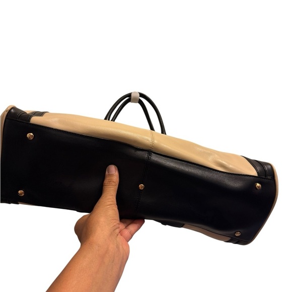 Elegant CHARLES JOURDAN Black and Tan leather Women's Handbag in good condition - Picture 13 of 16